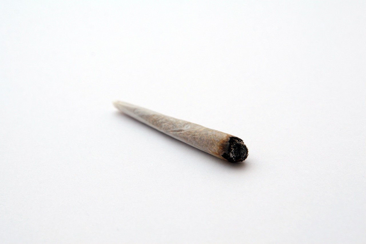 Ash Color, Why Ash Color Matters When Smoking Cannabis, WeedHerald.com, Weed Herald